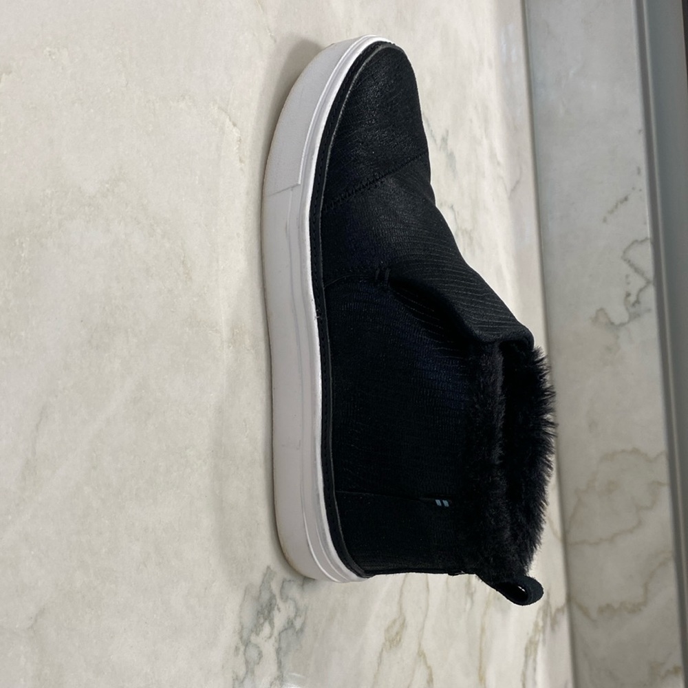 Tom’s Paxton Faux fur lined mid sneakers